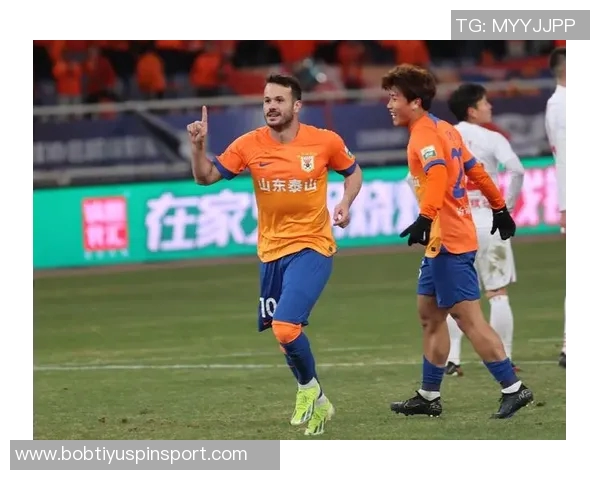 卡扎伊什维利与家人共享休闲时光照片曝光续约泰山仍在悬而未决中