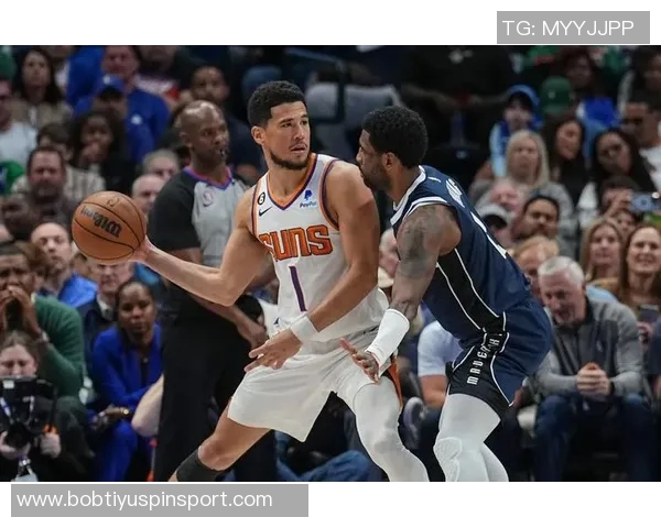 布克半场表现平平18分钟仅得10分3篮板6助攻正负值惨淡11